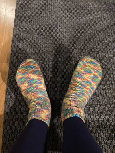 Meine neuen Socken! Ich habe sie Regenbogen-Socken genannt, aber 