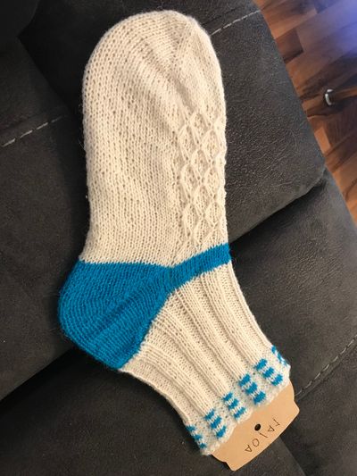 Ein paar selbst zusammengestellte Socken.