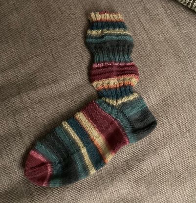 Der zweite Socken ist fast fertig.

