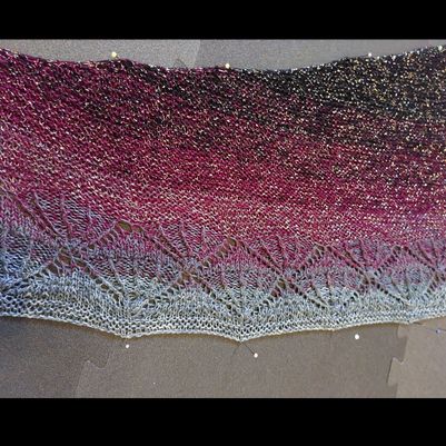 Dieses Tuch von Melanie Berg/ mairlynd habe ich aus einem Bobbel 