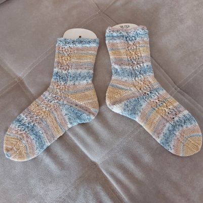 Diese Socken sind aus der tollen neuen, pudrigen OPAL 