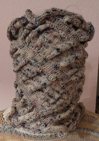 Die war mein Weihnachtsprojekt zum Mindless Knitting. Die Wolle 