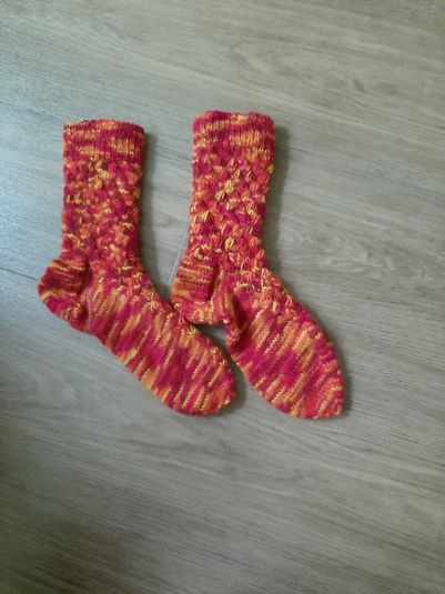 Crasy Socken Diese Socken sind aus der Wolle Happy Feet Blaze.  