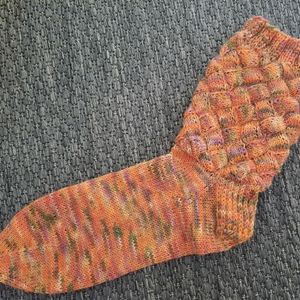Socken mit Entrelac Muster stricken