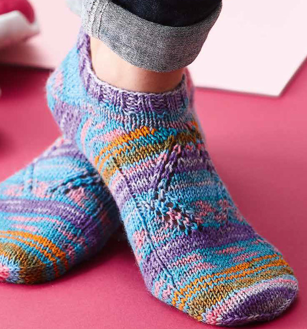 Sneakersocken stricken - Heiße Socken für heiße Tage Sneakersocken stricken - Heiße Socken für heiße Tage