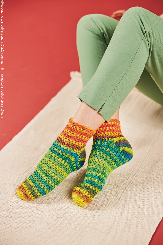 Poncho mit Sommersocken | Anleitungsheft | Wolle Paint Socks  | Häkeln | Veronika Hug, Woolly Hugs, Christophorus Verlag