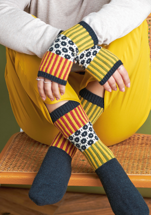 Accessoires-Set Socken & Armstulpen Farbenfroh | Anleitungsheft | Wolle Merino Silk Socks Stretch, 4-fach  | Stricken | Veronika Hug, Woolly Hugs, Christophorus Verlag