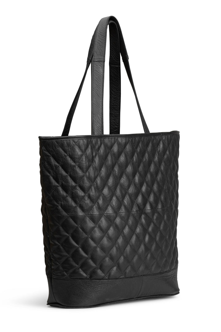 betsy xl - exklusiver shopper mit schönem, gestepptem design, handgefertigt aus Echtleder von muud black