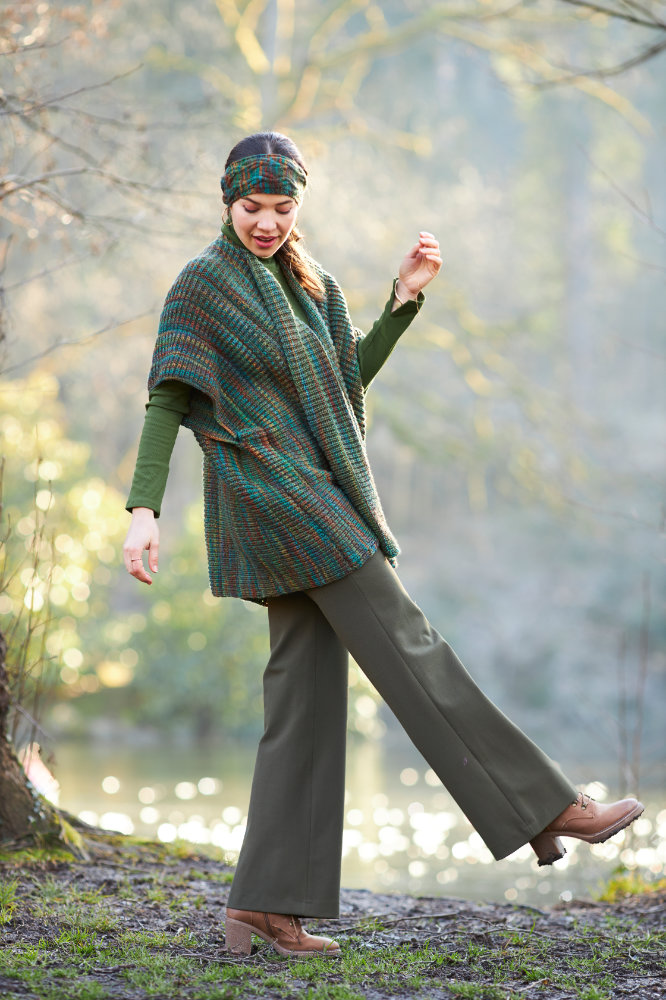 Poncho-Weste mit Halbpatent-Streifen | Anleitungsheft | Wolle Laos Kettgarn  | Stricken | Pro Lana, Christophorus Verlag