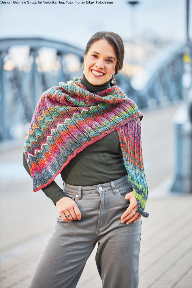 Tuch asymmetrisch | Einzelanleitung | Wolle Paint Socks  | Stricken | Veronika Hug, Woolly Hugs, Silvia Jäger