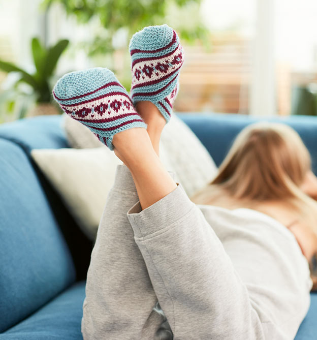 Kuschelige Sofasocken stricken mit Woolly Hugs