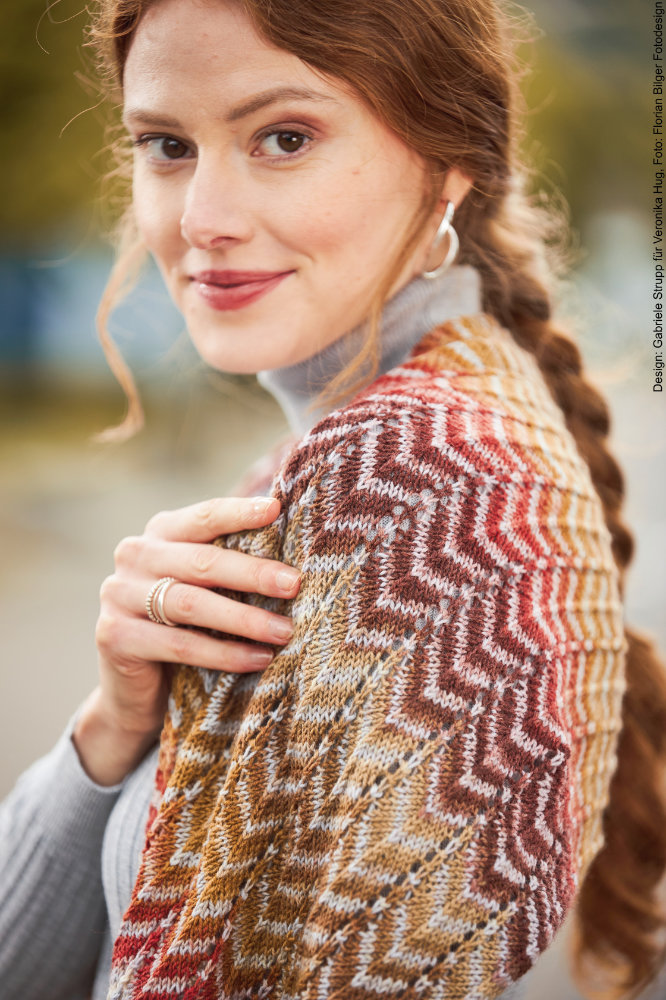 Tuch asymmetrisch | Einzelanleitung | Wolle Paint Socks  | Stricken | Veronika Hug, Woolly Hugs, Silvia Jäger