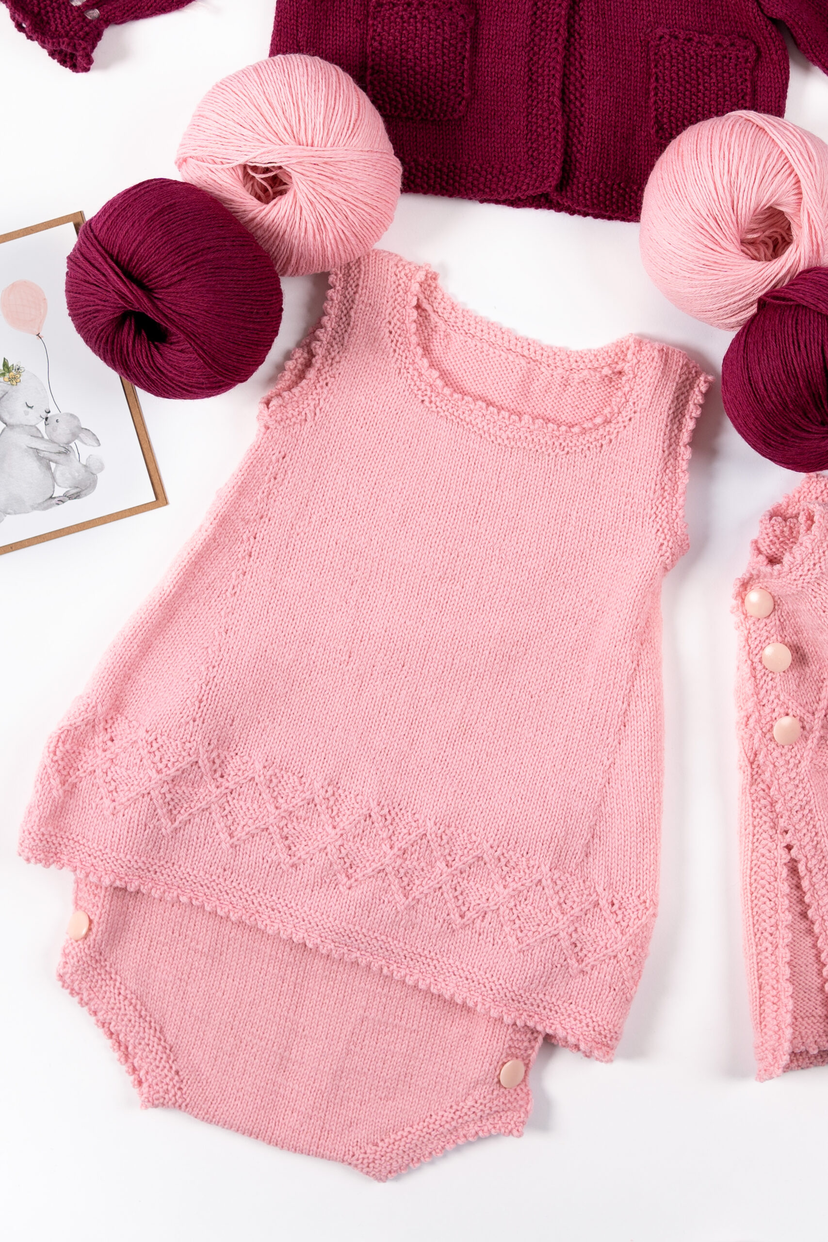 Kleidchen mit Rautenmusterbordüre | Einzelanleitung | Wolle Baby Merino soft  | Stricken | Pro Lana