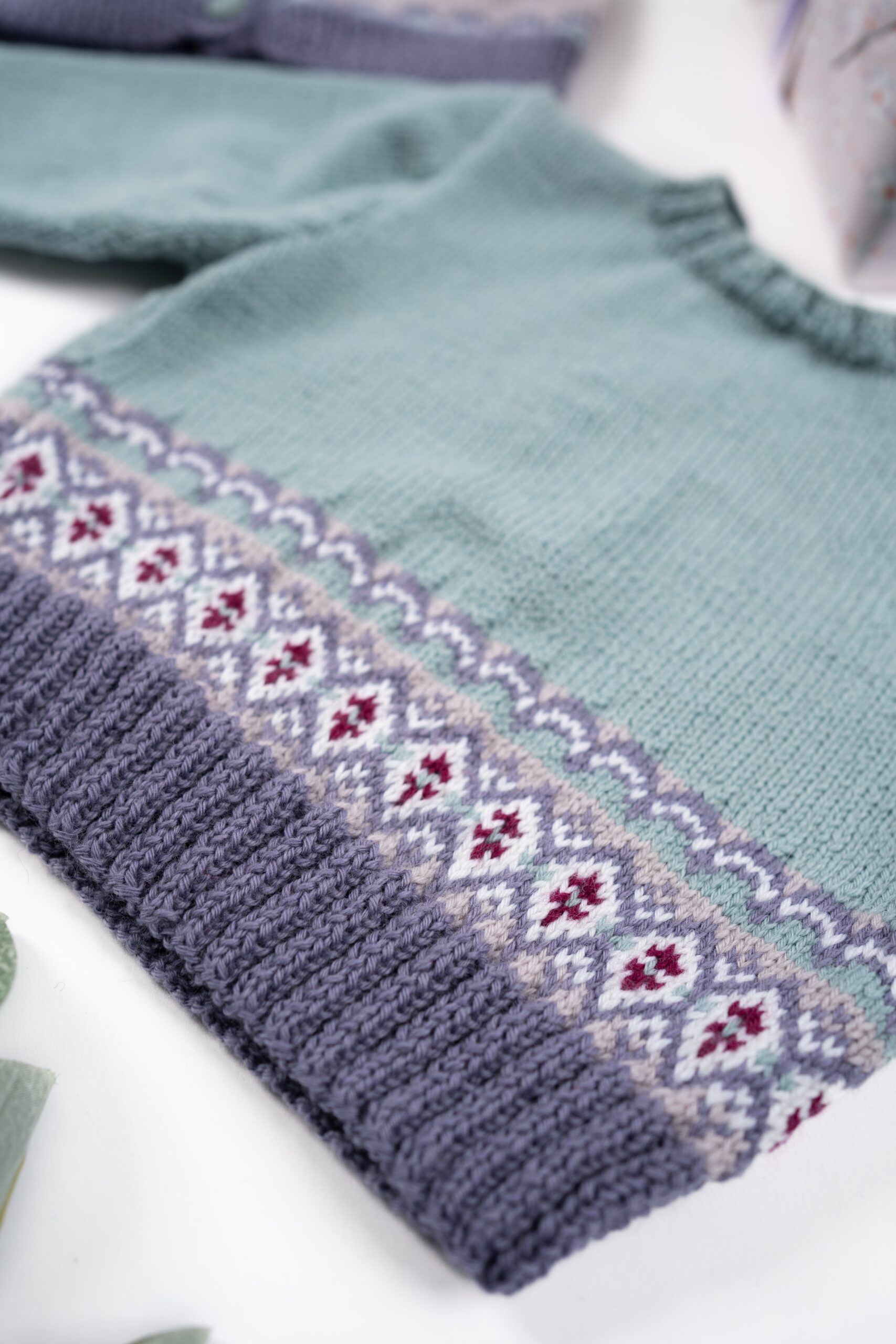 Pulli mit Jacquardmusterbordüre | Einzelanleitung | Wolle Baby Merino soft  | Stricken | Pro Lana