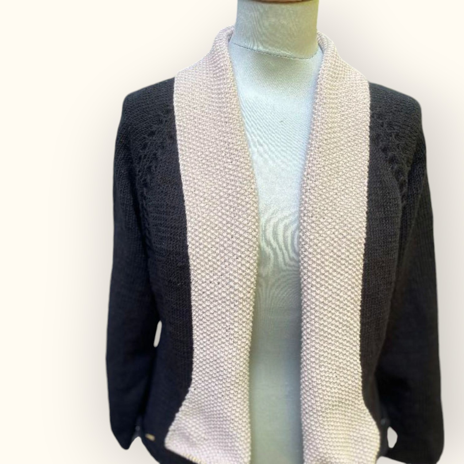 Strickjacke White Collar | Einzelanleitung | Wolle Merino Cotton 135  | Stricken | Sylvie Rasch
