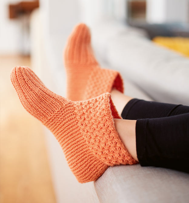 Kuschelige Sofasocken stricken mit Woolly Hugs