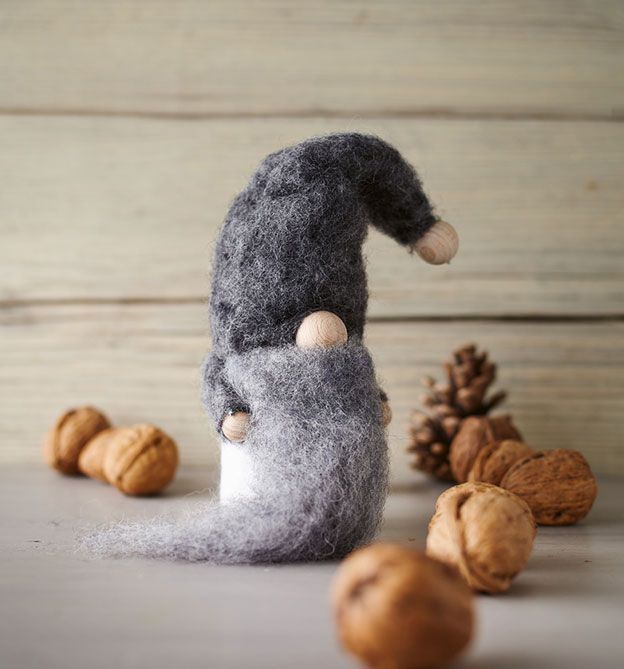 Weihnachtswichtel - Aus Wolle und Klorolle schnell gemacht