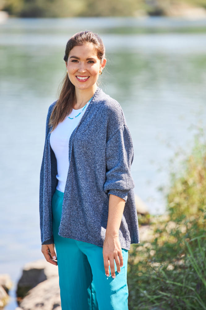 Verschlusslose Jacke mit Schalkragen | Anleitungsheft + Wolle Montenegro | Stricken